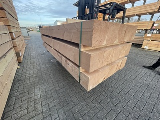 4x Douglas Balken Fijnbezaagd, 200x200mm, lengte 600cm